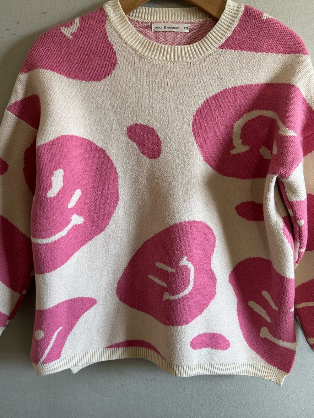 Moon and Madison Brianna smiley sweater size XS